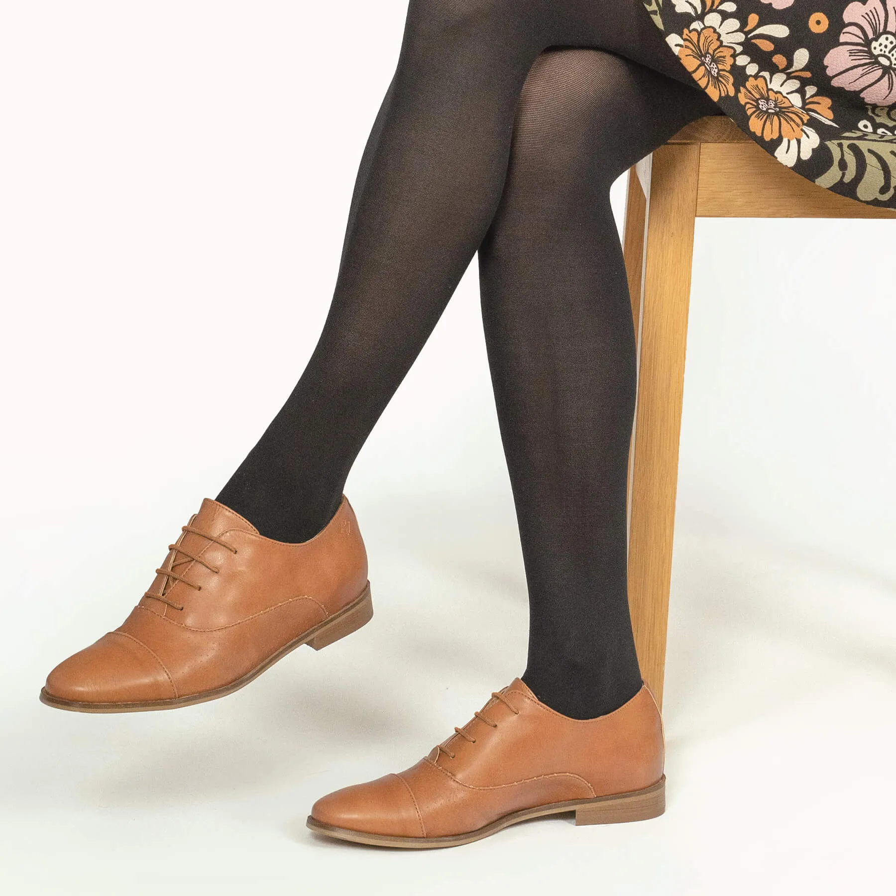 Aiko Damen Oxfordschuhe aus Veganem Leder | Kamel