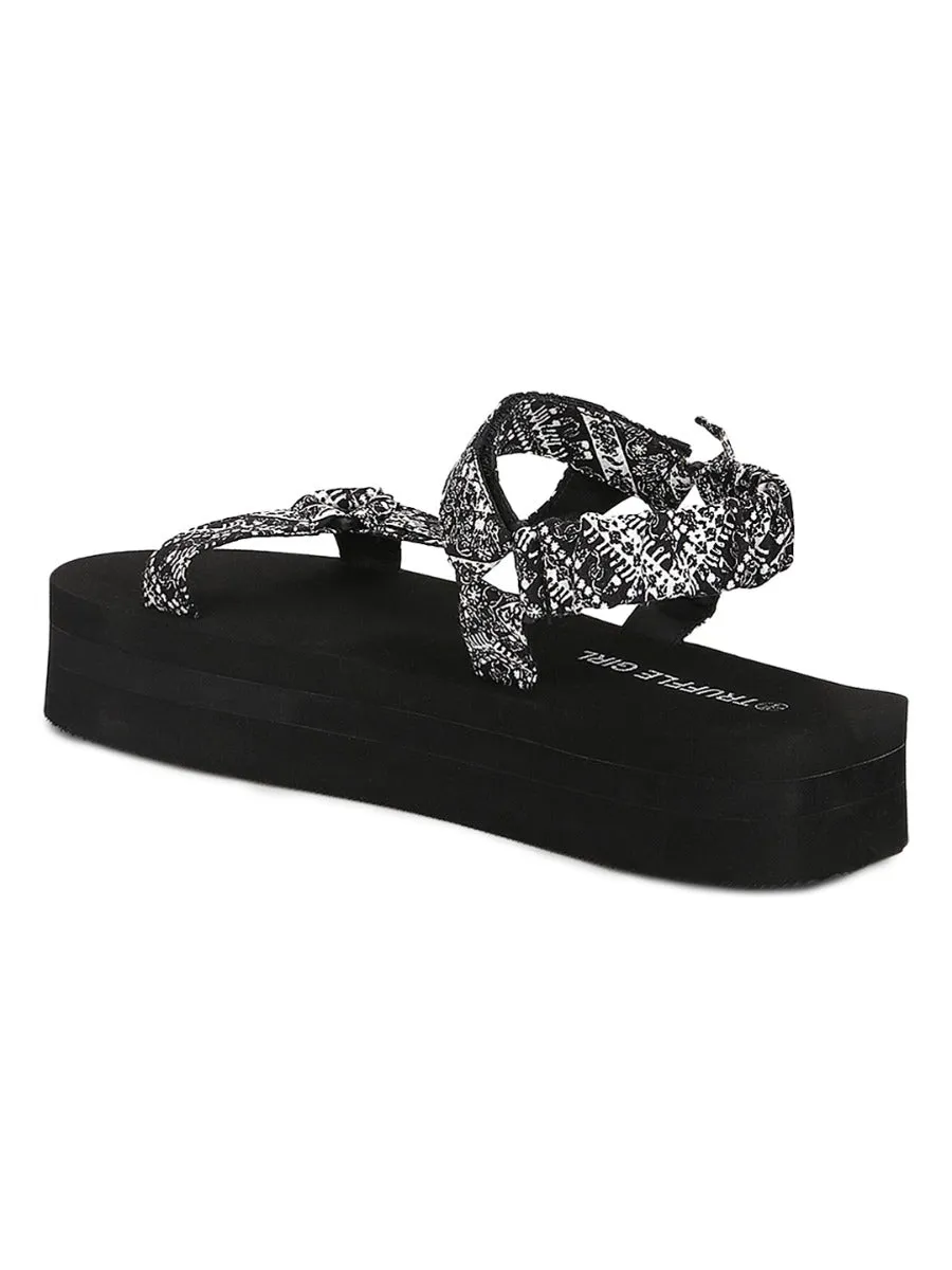 Schwarz & Weiß PU bedruckte Plateausandalen