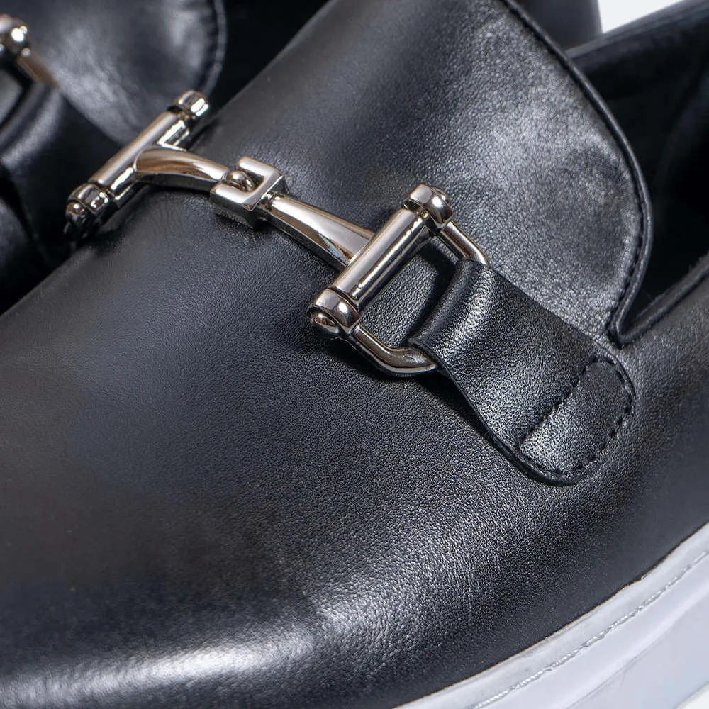 Boardwalk Sneaker aus schwarzem Leder mit Horse-Bit-Detail