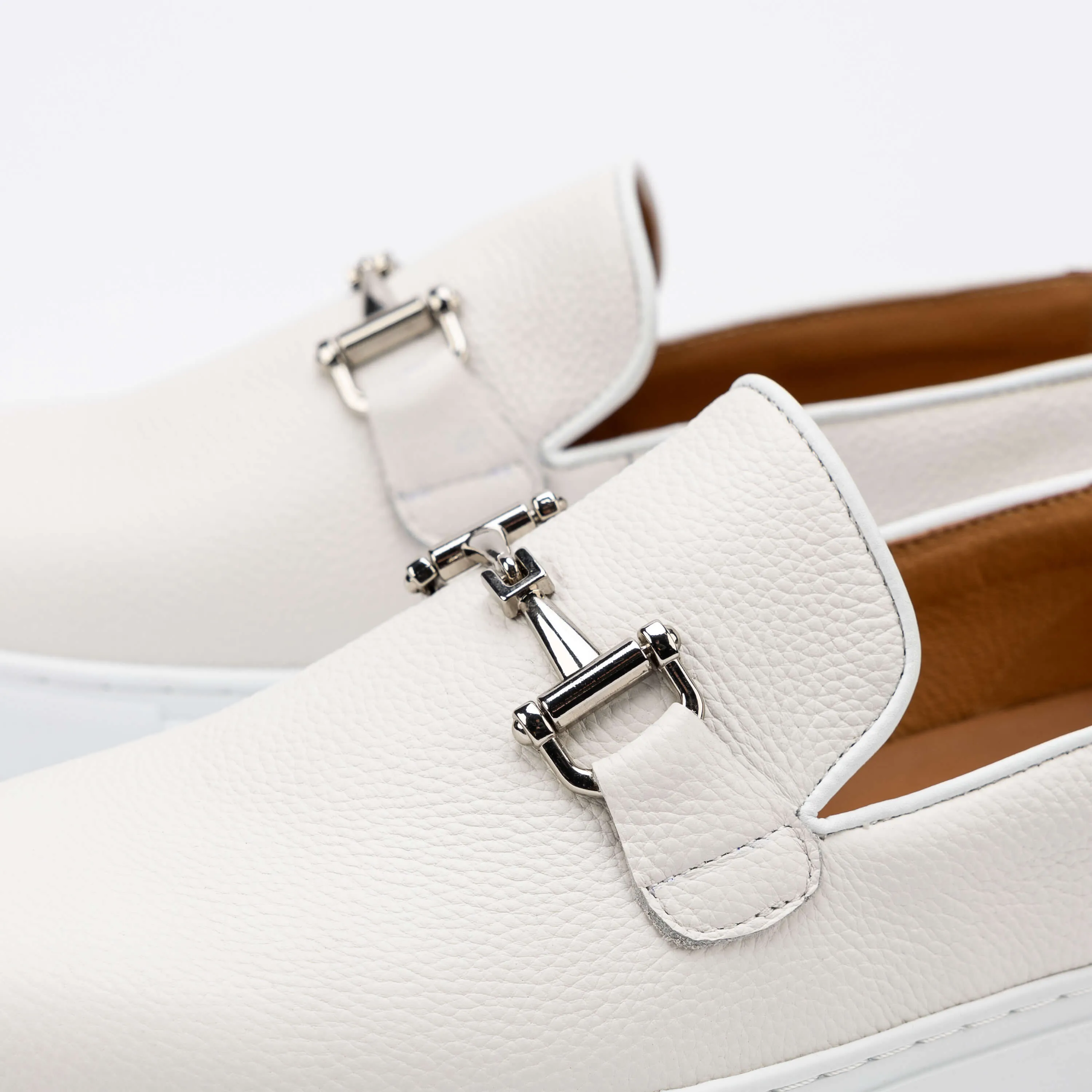 Boardwalk Weiße Leder-Sneakers mit Pferdebit-Verzierung