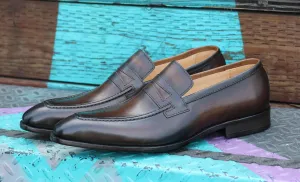 Schlupf-Penny-Loafer aus Kalbsleder in Kastanienbraun