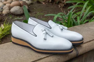 Weißer Kalbsleder-Schlupfschuh mit Quaste