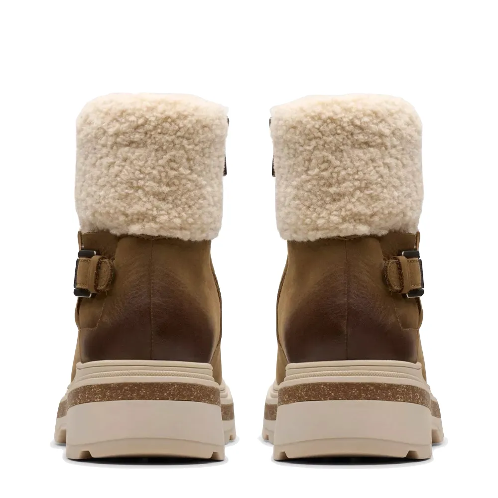 Clarks Damen Hencroft Madi gefütterte wasserdichte Seitenschlupf-Stiefel in Dunkelsand