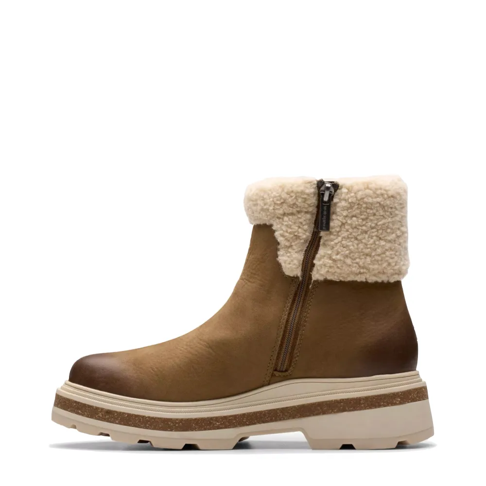 Clarks Damen Hencroft Madi gefütterte wasserdichte Seitenschlupf-Stiefel in Dunkelsand