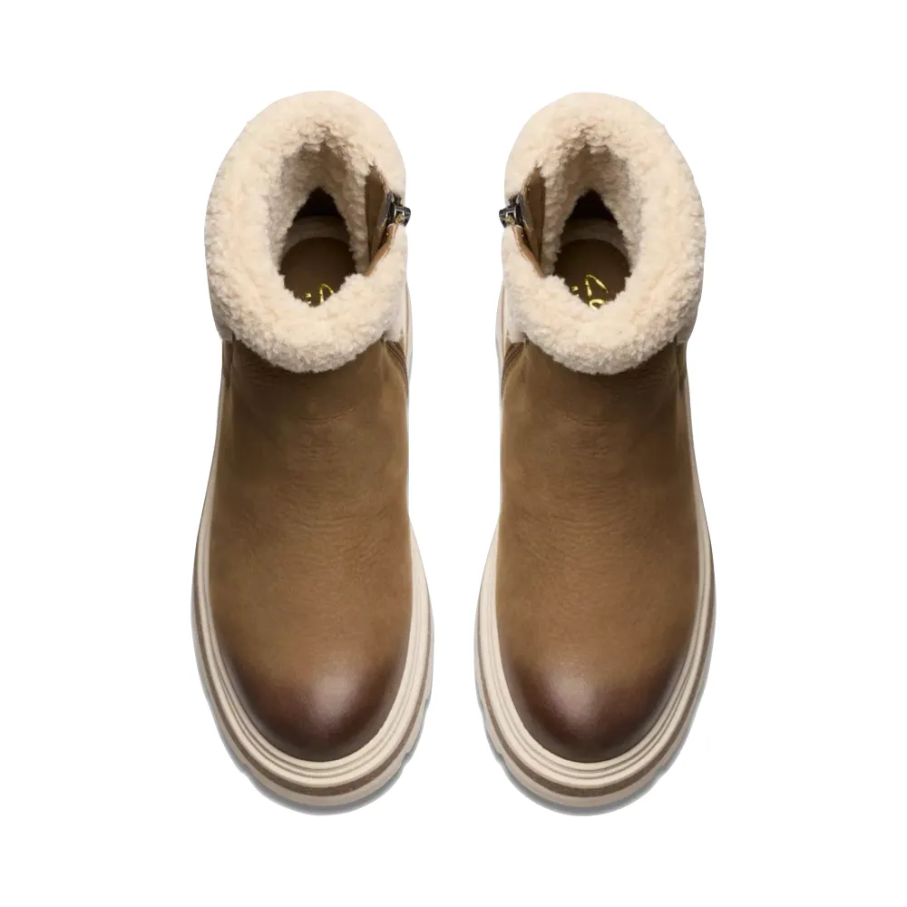 Clarks Damen Hencroft Madi gefütterte wasserdichte Seitenschlupf-Stiefel in Dunkelsand
