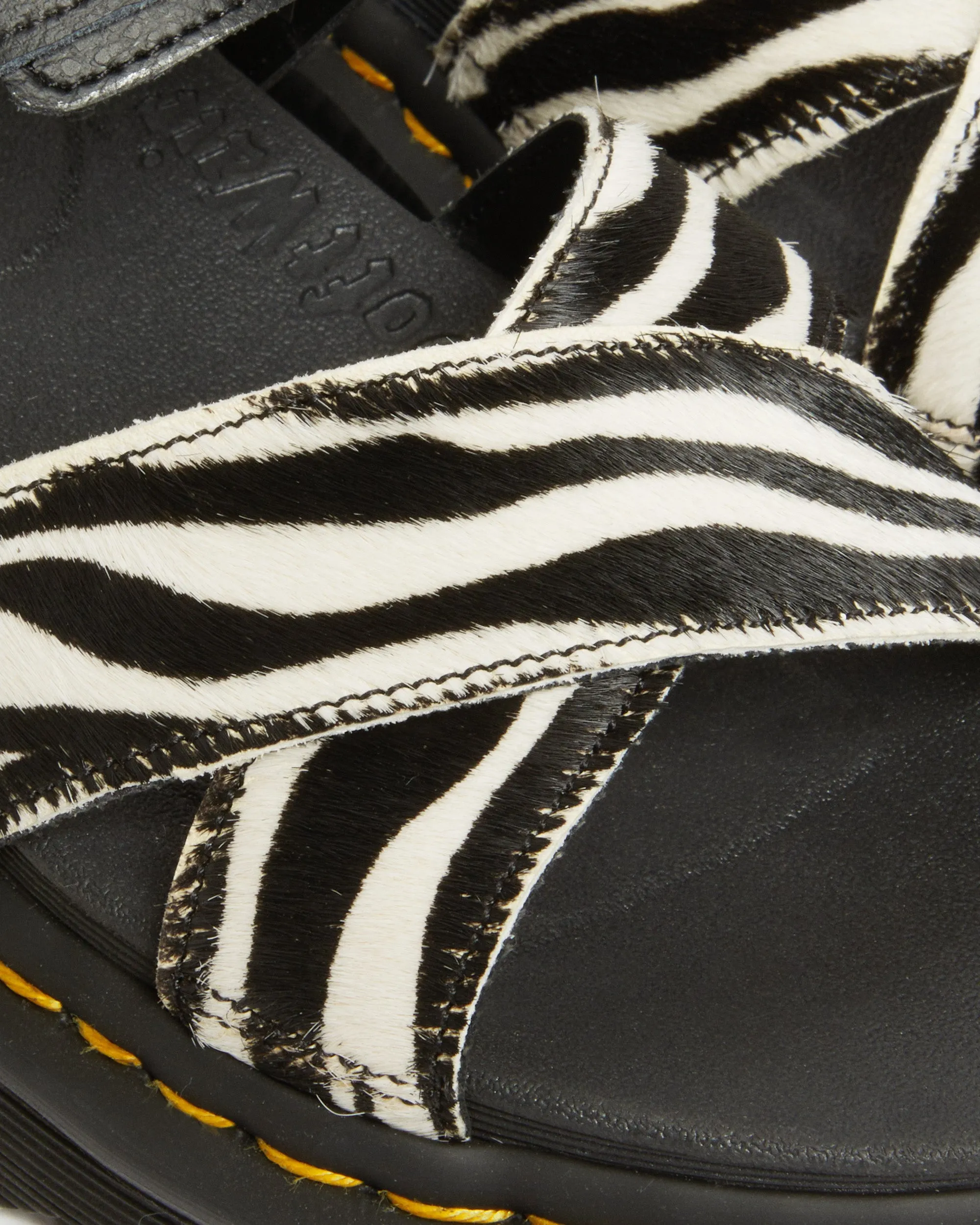 Dr. Martens Schuhe Voss II Sandalen in Zebra & Schwarz