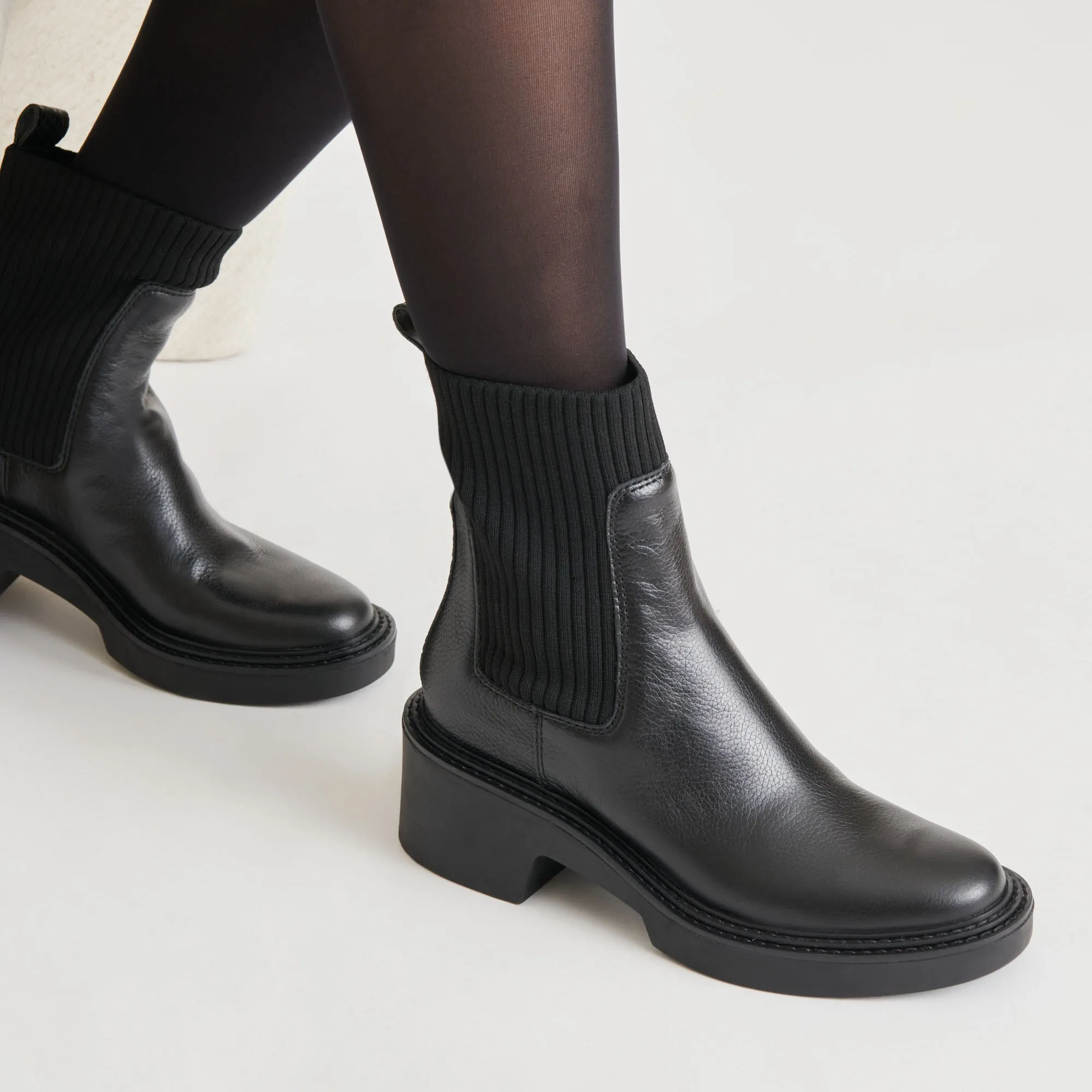 HILORA H2O STIEFEL AUS SCHWARZEM LEDER