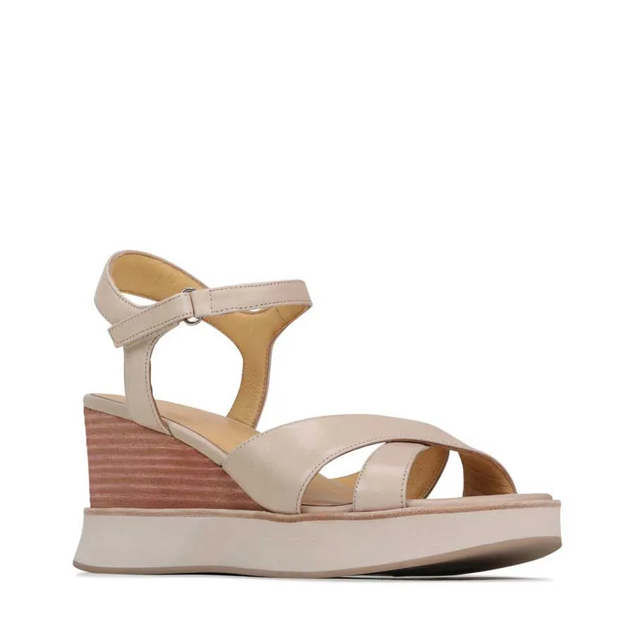 JUN LEDER KEILABSÄTZE SANDALEN