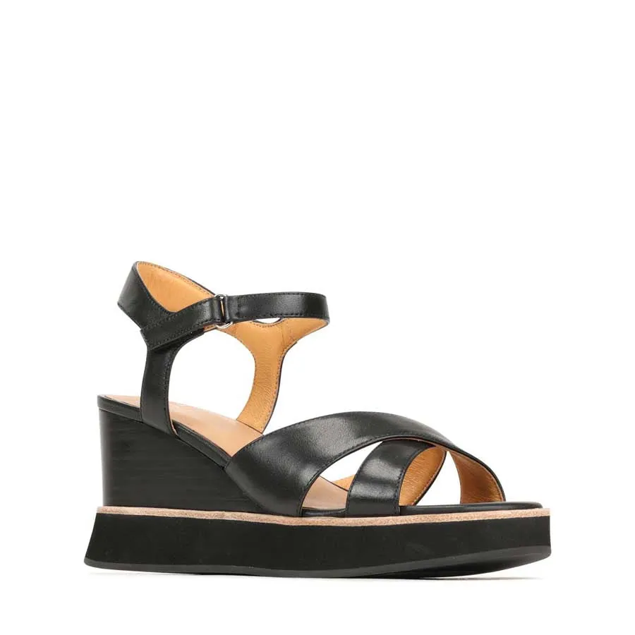 JUN LEDER KEILABSÄTZE SANDALEN