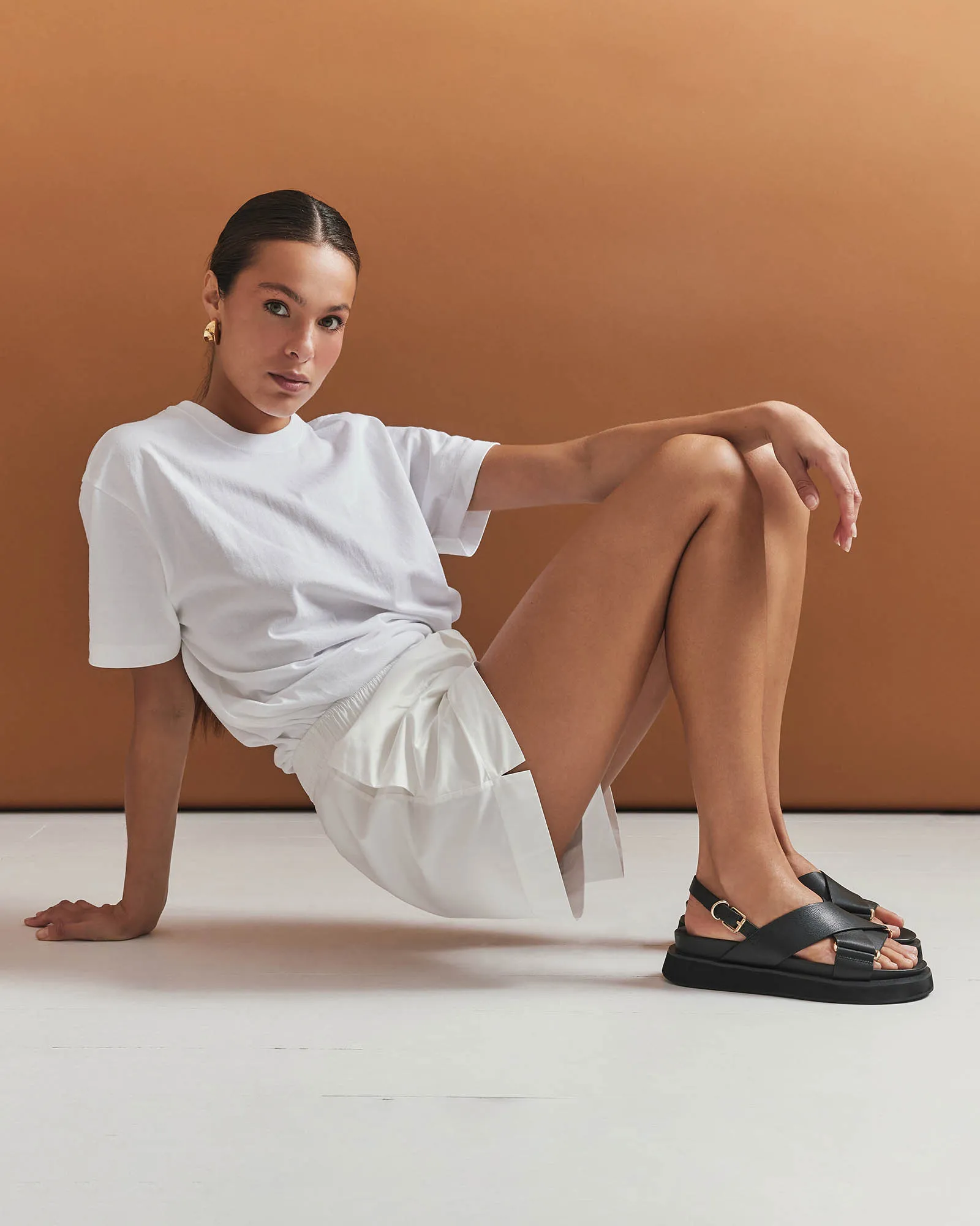 MARLEY FLACHER SANDALEN AUS SCHWARZEM LEDER