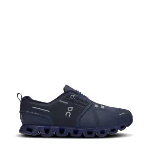 On Men's Cloud 5 wasserdichter Sneaker in Marineblau/Tinte