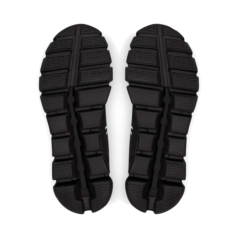 On Women's Cloud 5 wasserdichter Sneaker in komplett Schwarz