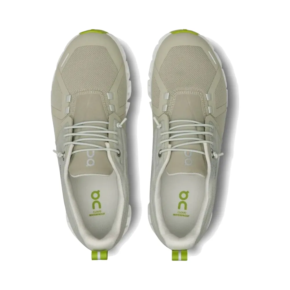 On Women's Cloud 5 wasserdichter Sneaker in Kreide/Eis