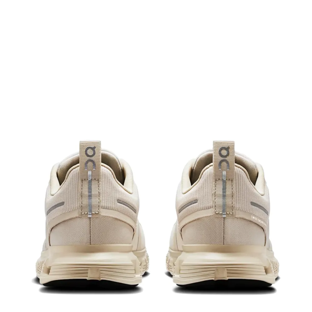 On Women's Cloud 6 wasserdichter Sneaker in Perlmutt/Creme