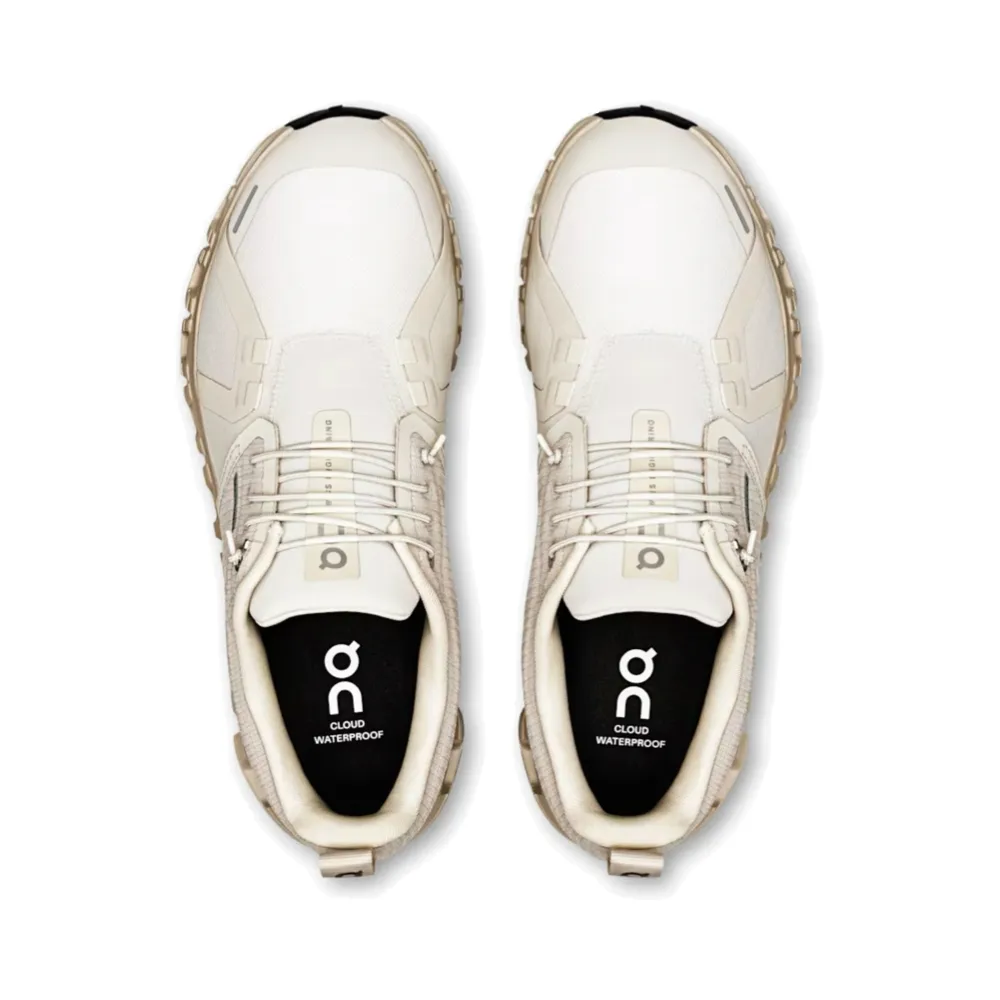 On Women's Cloud 6 wasserdichter Sneaker in Perlmutt/Creme