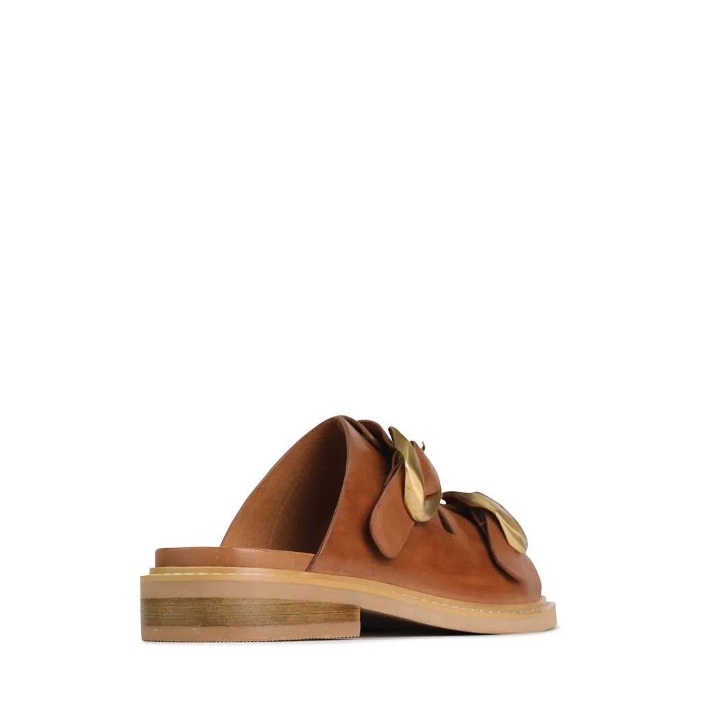 Verzierte Ledersandalen mit Riemchen