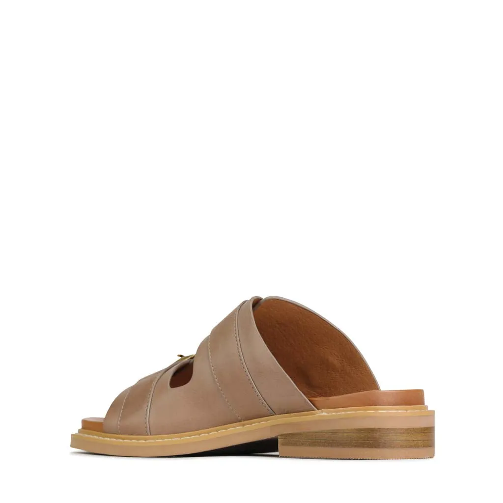 Verzierte Ledersandalen mit Riemchen