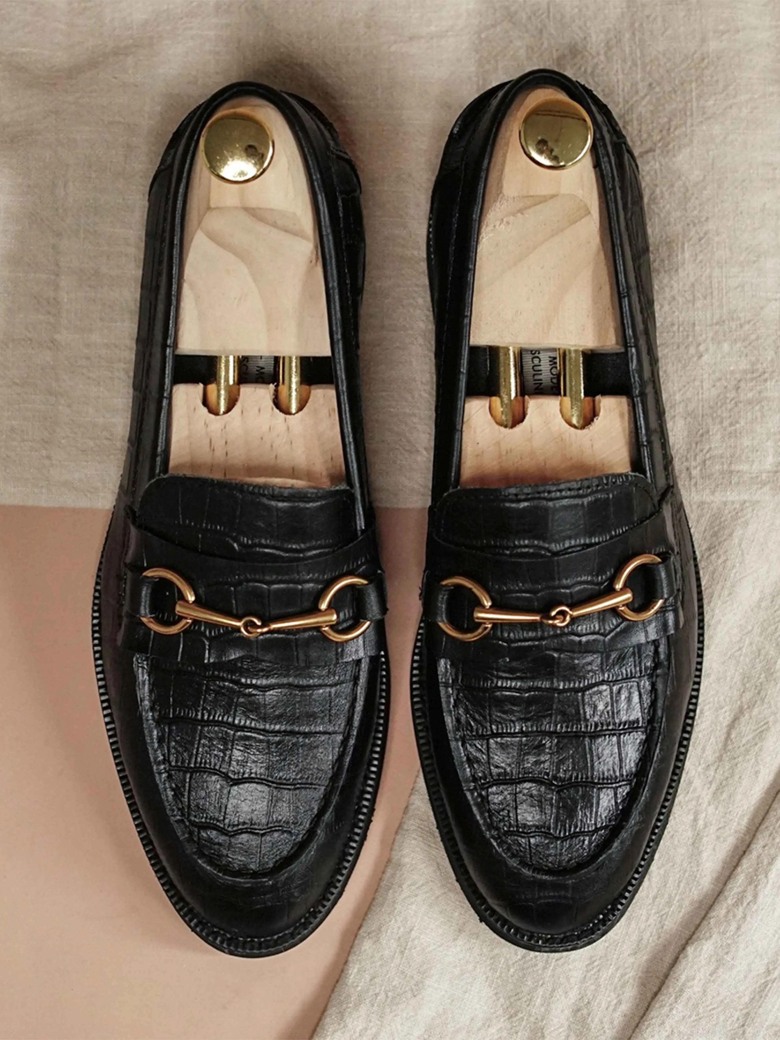 Penny Loafer mit Pferdebit-Verschluss - Schwarzes Krokodilleder (Crepe-Sohle)