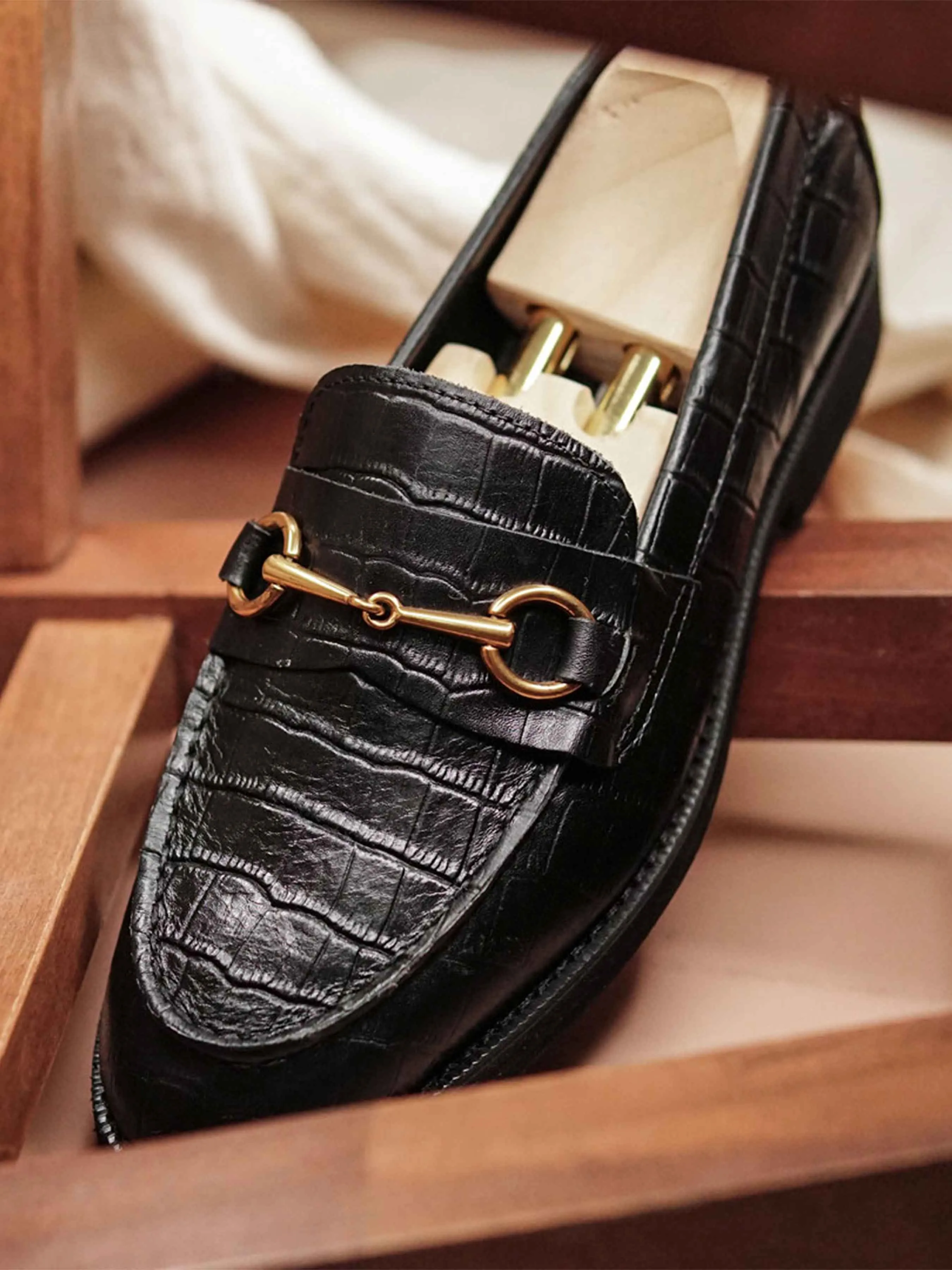 Penny Loafer mit Pferdebit-Verschluss - Schwarzes Krokodilleder (Crepe-Sohle)