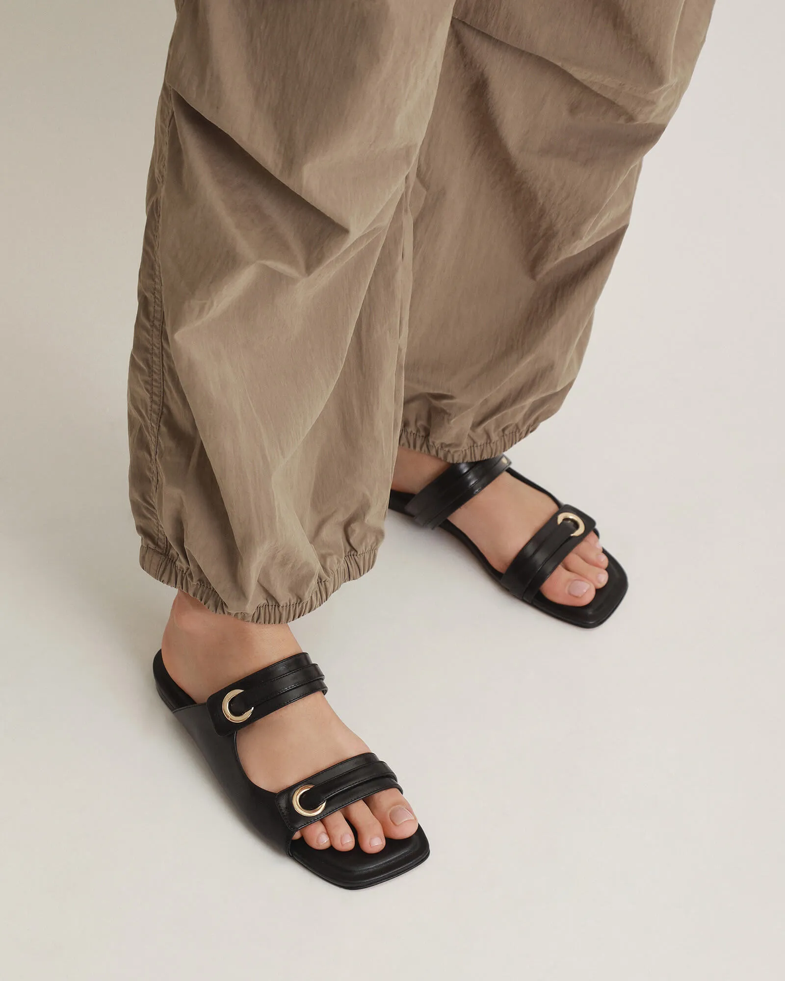 QUILL FLACH SANDALEN SCHWARZES LEDER