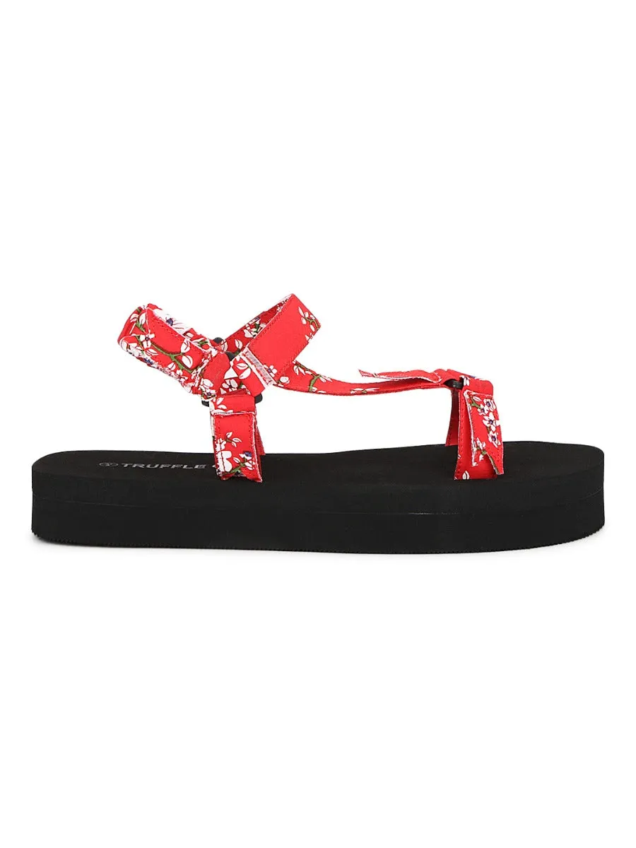 Rote PU-Plattform-Sandalen mit Aufdruck