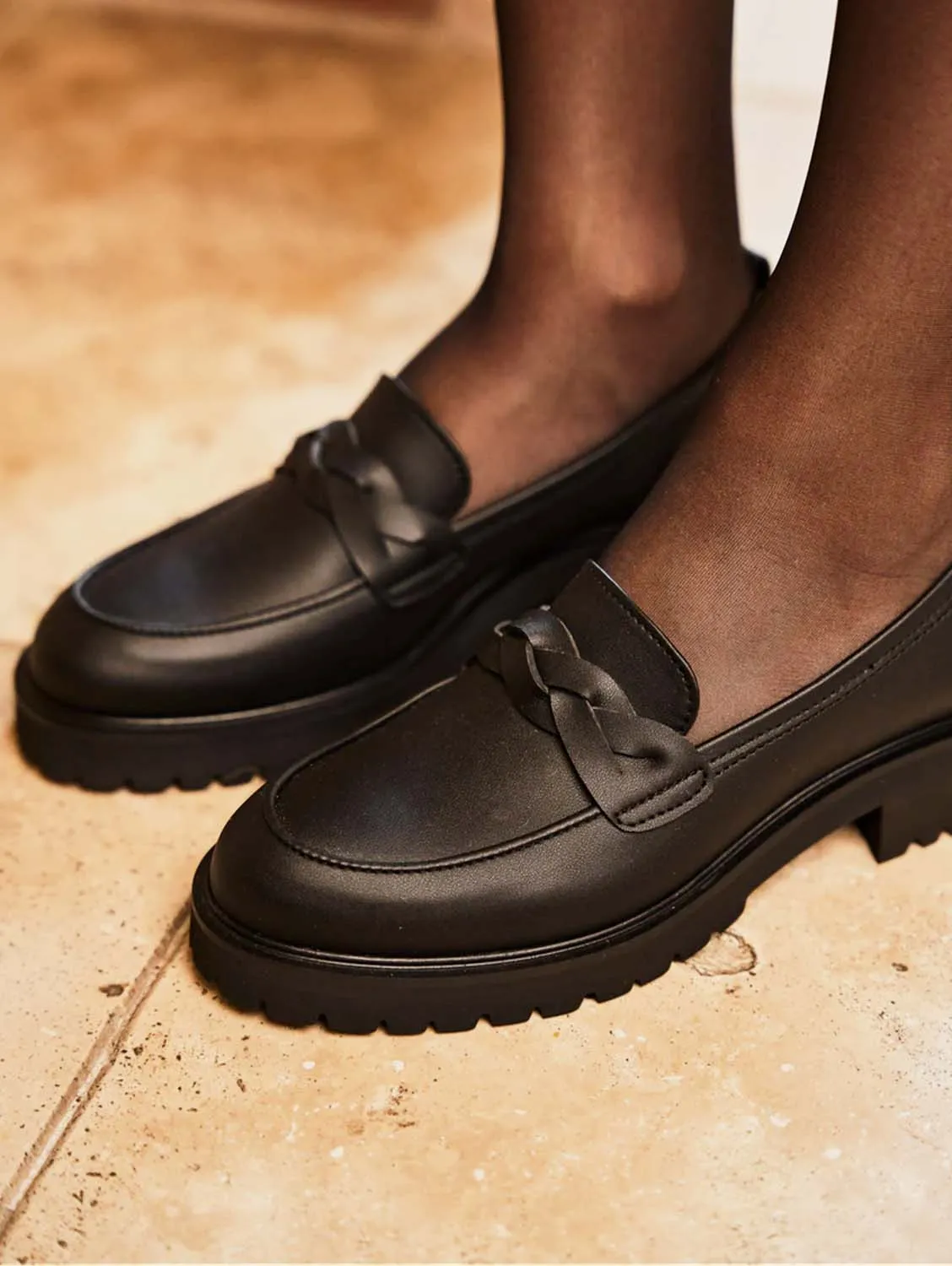 Spell Recycelte Getreide-Leder Vegane Loafers | Schwarz