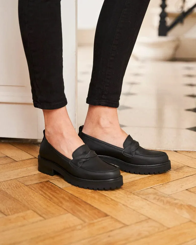 Spell Recycelte Getreide-Leder Vegane Loafers | Schwarz