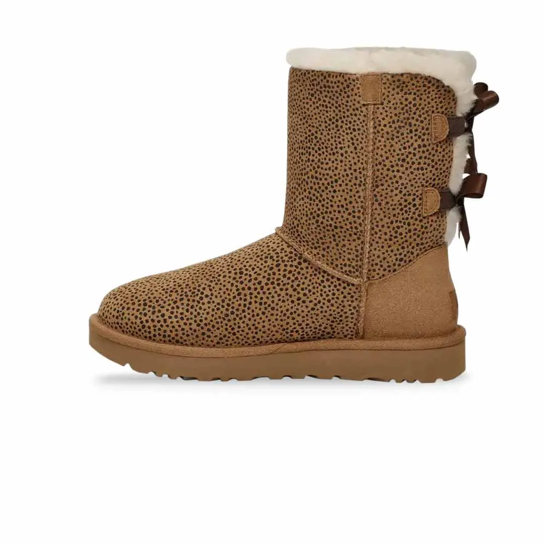 UGG® - Bailey Bow Mikro Cheetah Stiefel für Damen (1153525-CHE)