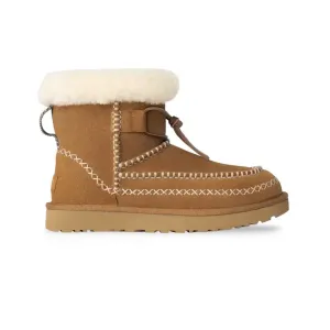 UGG® - Klassische Mini-Alpinstiefel für Damen (1158251-CHE)