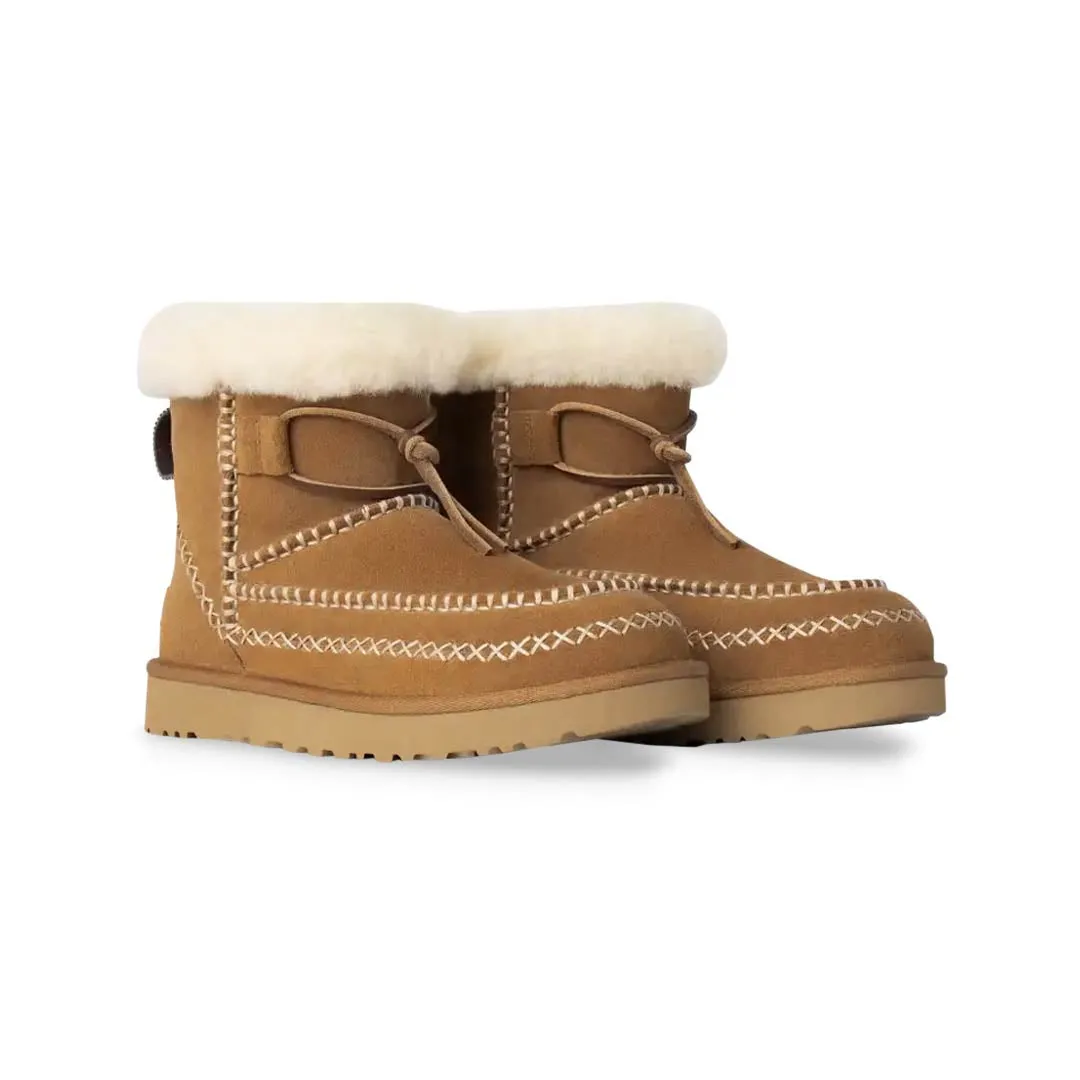 UGG® - Klassische Mini-Alpinstiefel für Damen (1158251-CHE)