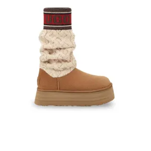 UGG® - Damen Classic Sweater Letter Boots (1144045-CHE)