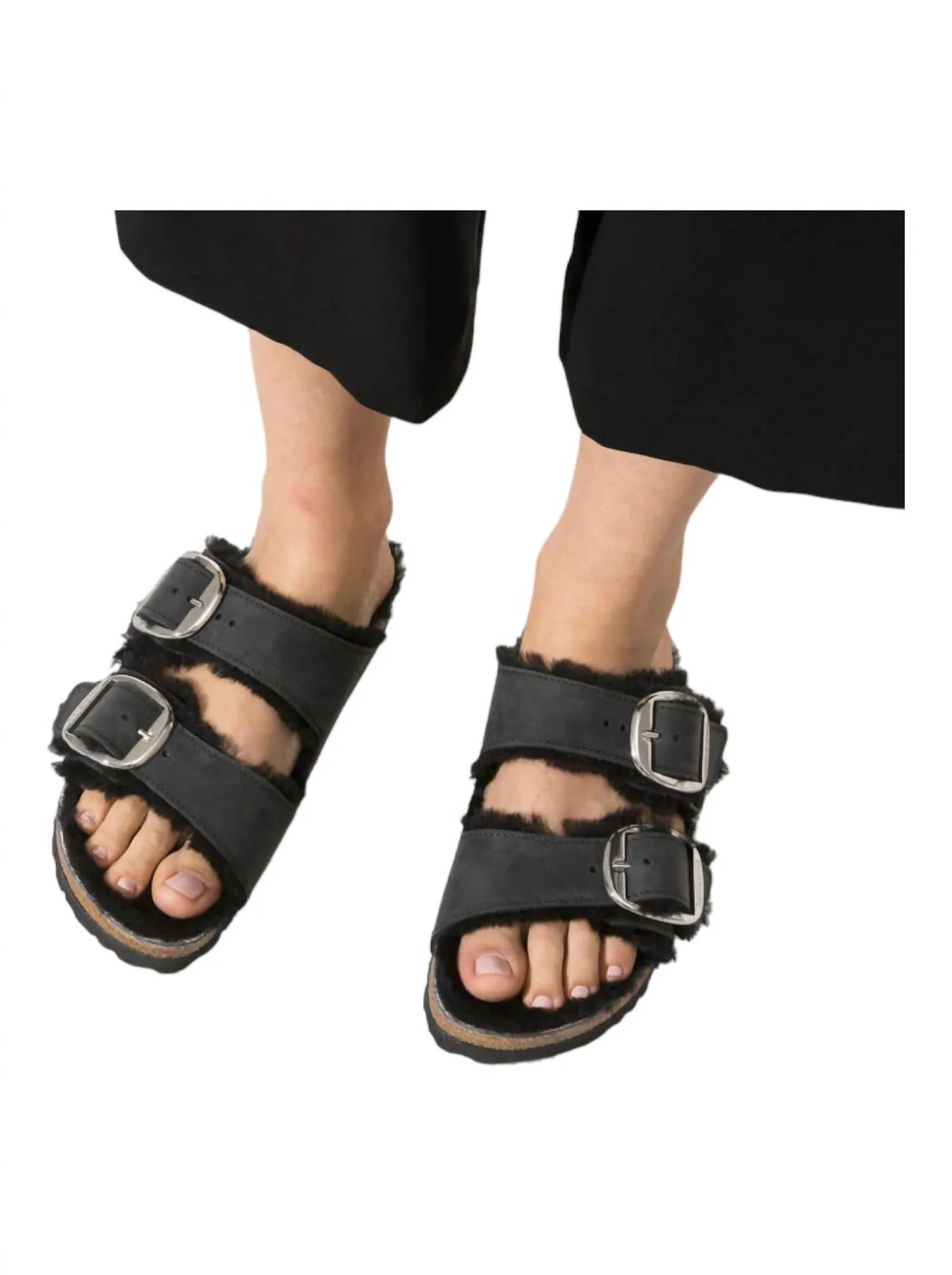 Damen-Sandalen mit großer Schnalle in Schwarz