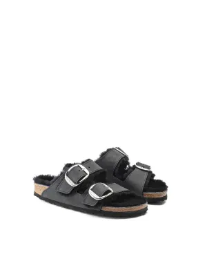 Damen-Sandalen mit großer Schnalle in Schwarz
