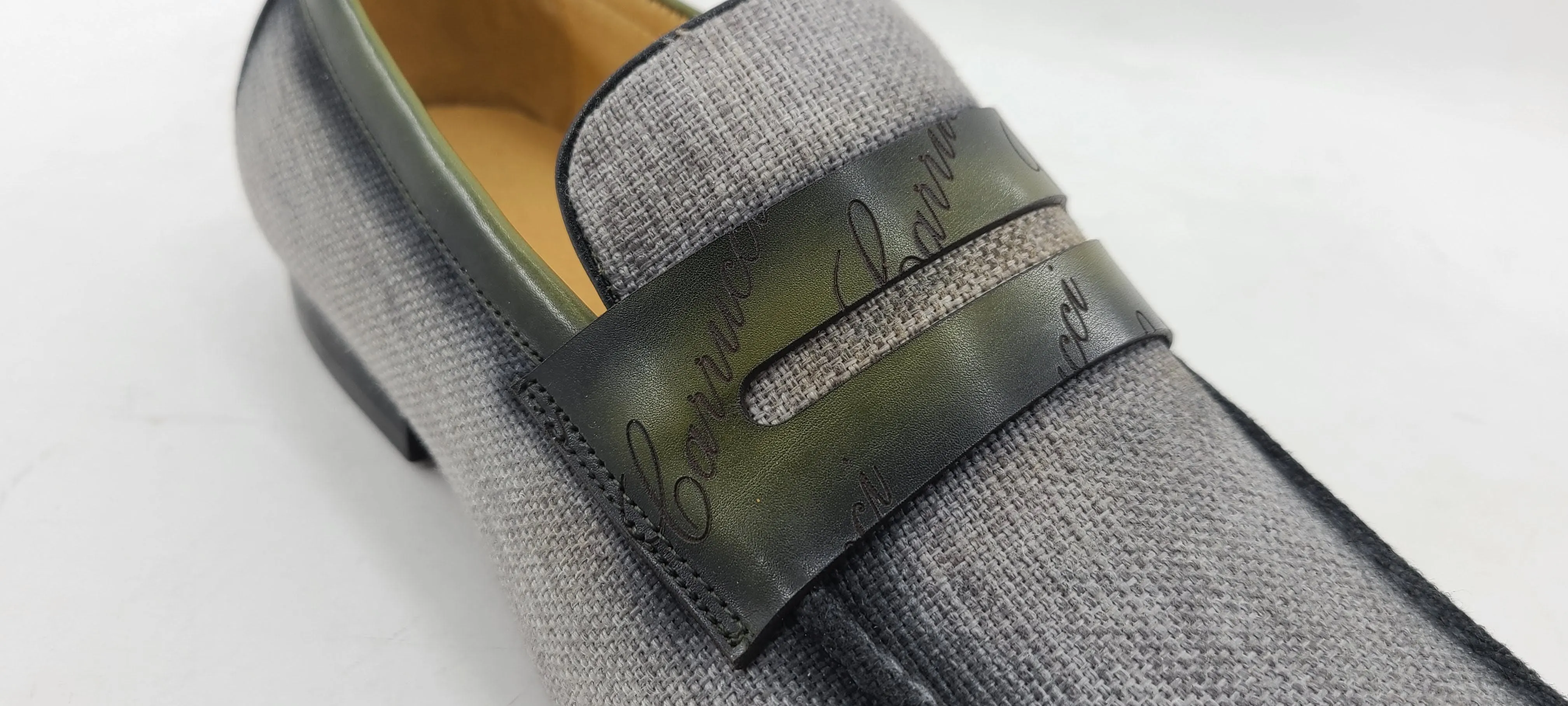 Gewebter Canvas & Kalbsleder Slip-On Loafer Grau/Oliv